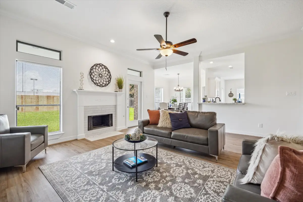 153 Indian Warrior Trail, Lake Jackson, TX 77566 - Image #1