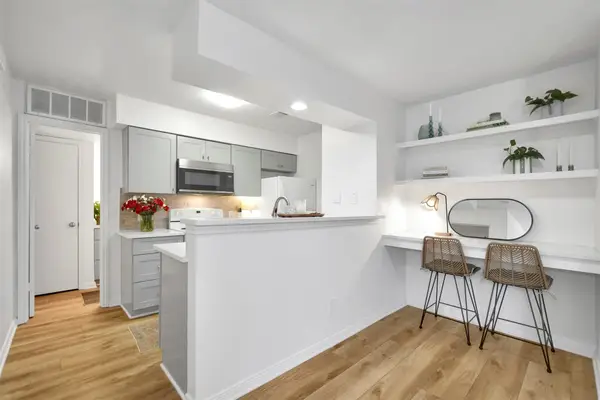 2401 Sycamore Avenue #D9, Huntsville, TX 77340