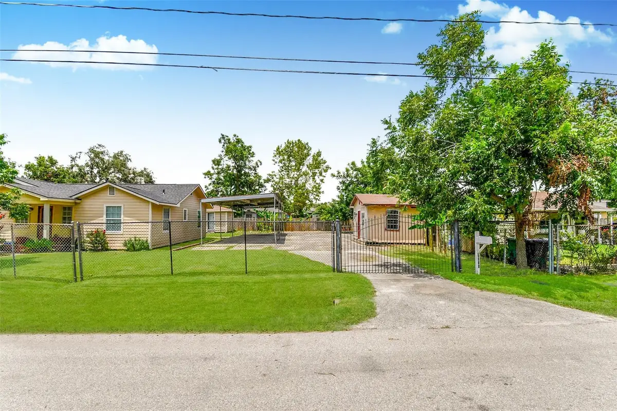7219 Gainesville Street, Houston, TX 77020 - #1