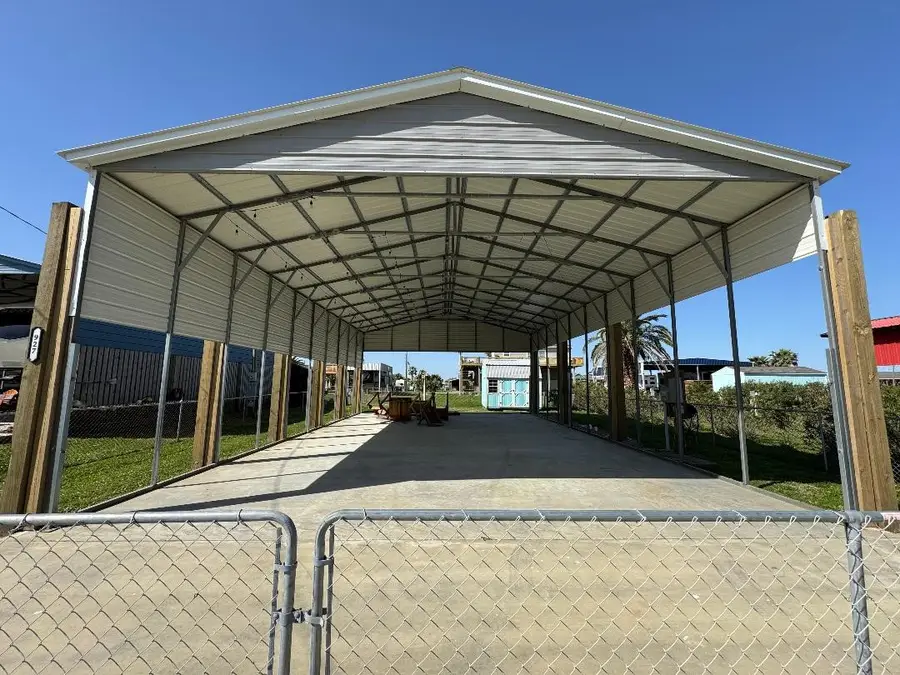 927 S East Road, Crystal Beach, TX 77650 - Image #2