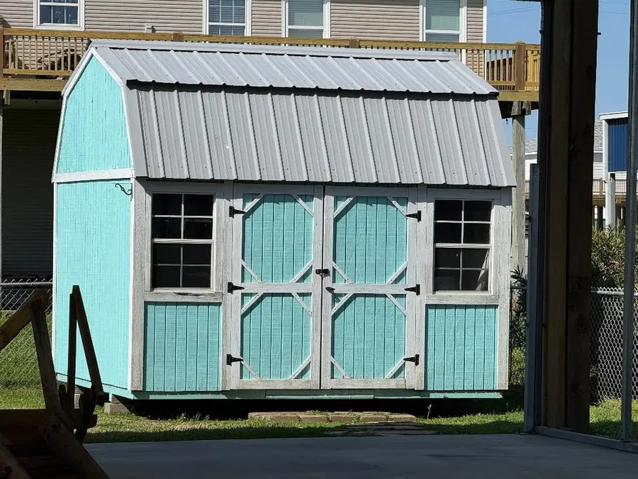 927 S East Road, Crystal Beach, TX 77650 - Image #3