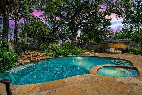 1240 Bingle Road, Spring Valley Village, TX 77055