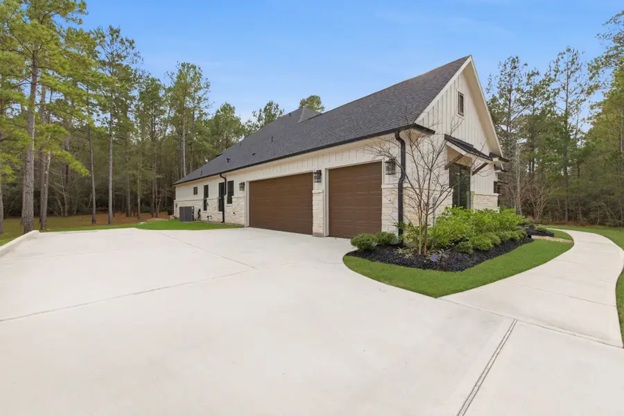 240 Grand View, Huntsville, TX 77340 - Image #2