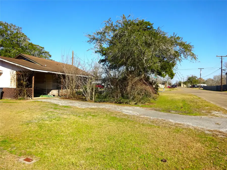 721 Matthews Street, Bay City, TX 77414 - Image #2