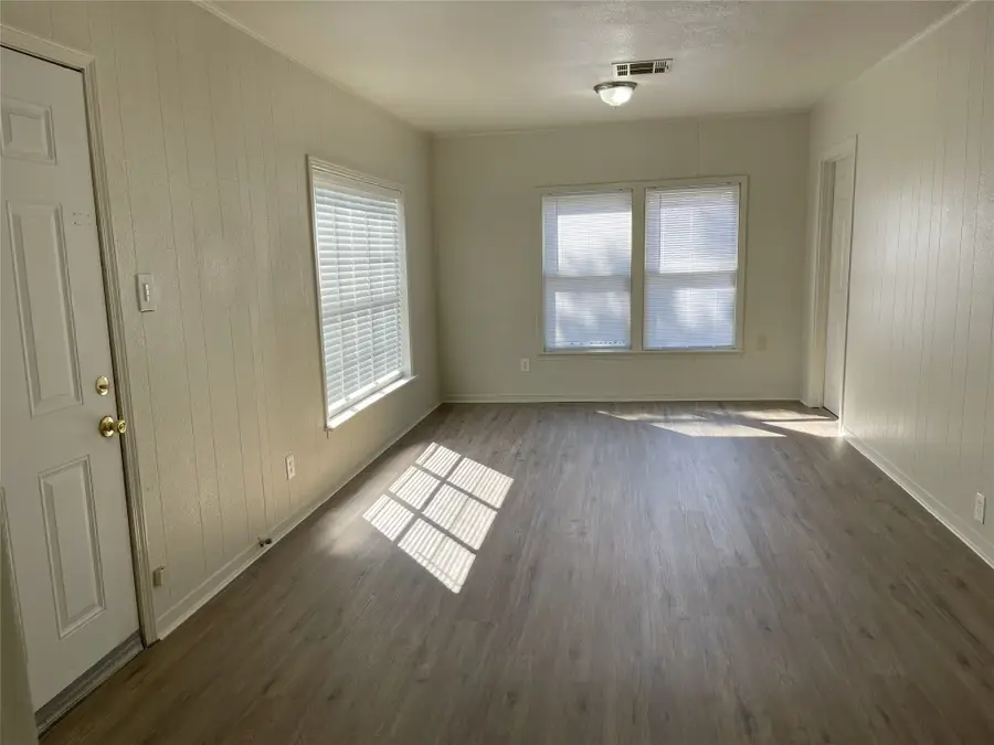 1521 N Hamilton Street, Gonzales, TX 78629 - Image #2