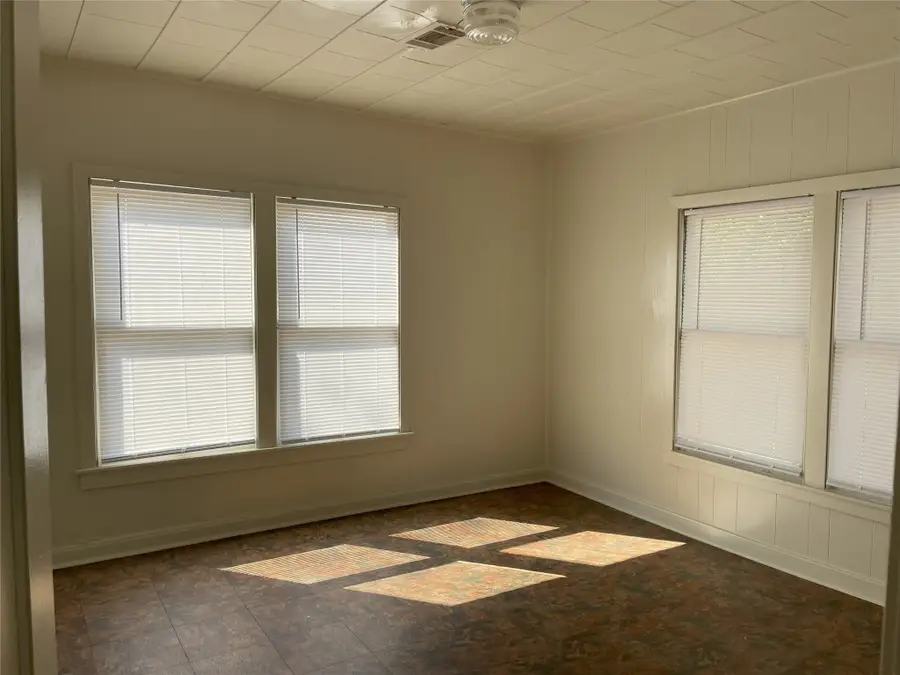 1521 N Hamilton Street, Gonzales, TX 78629 - Image #3