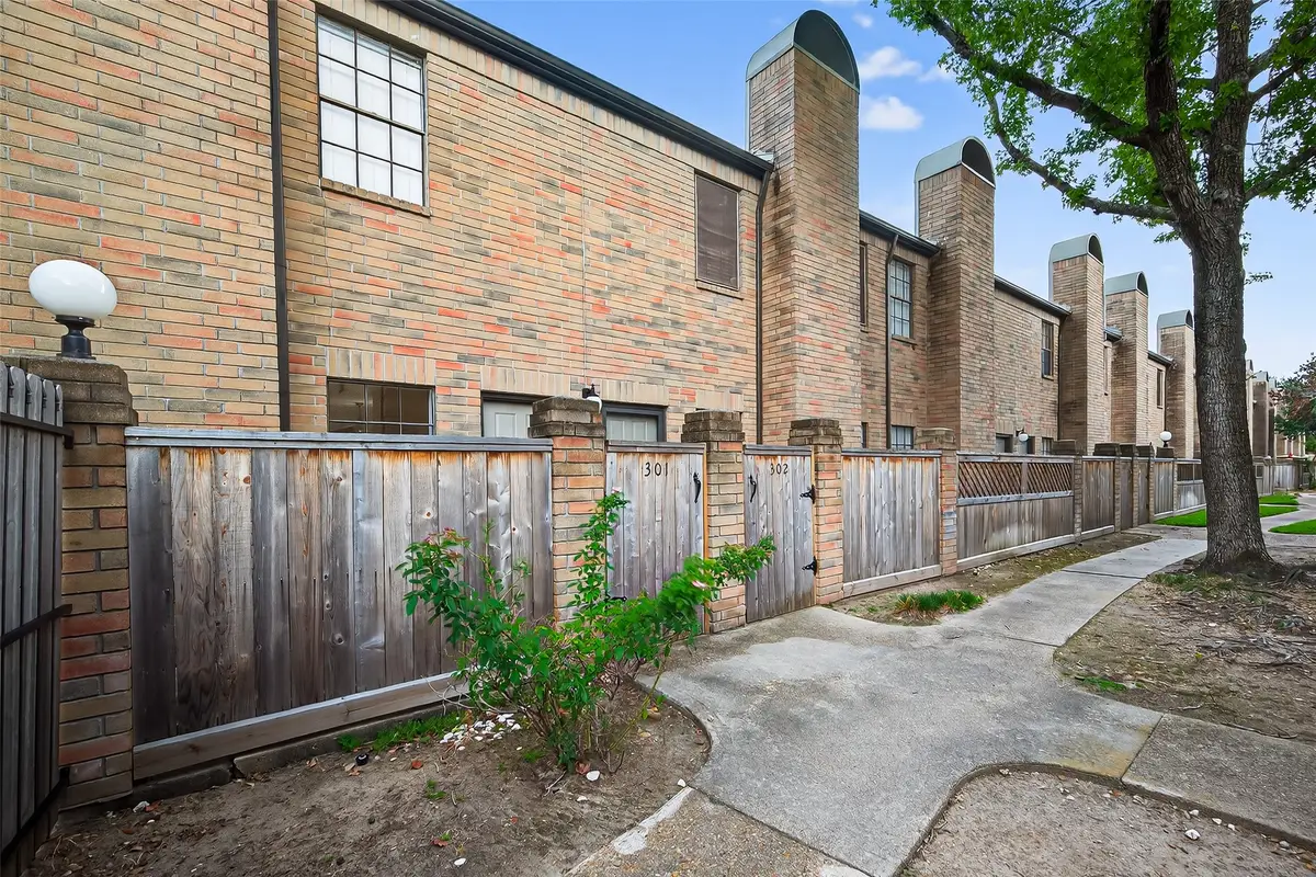 9850 Pagewood Lane #301, Houston, TX 77042 - Image #1