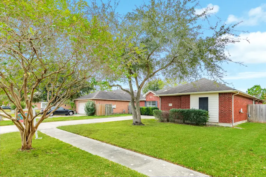 222 Colony Creek Drive, Dickinson, TX 77539 - Image #3