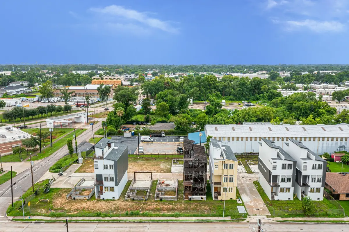 302 W Hamilton Street, Houston, TX 77091 - #1