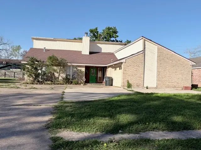 207 Banyan Street, Lake Jackson, TX 77566 - #1