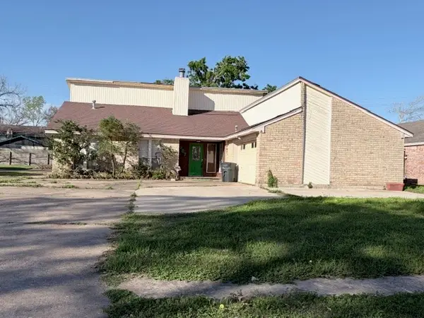 207 Banyan Street, Lake Jackson, TX 77566