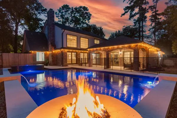 5 Thornhedge Court, The Woodlands, TX 77381