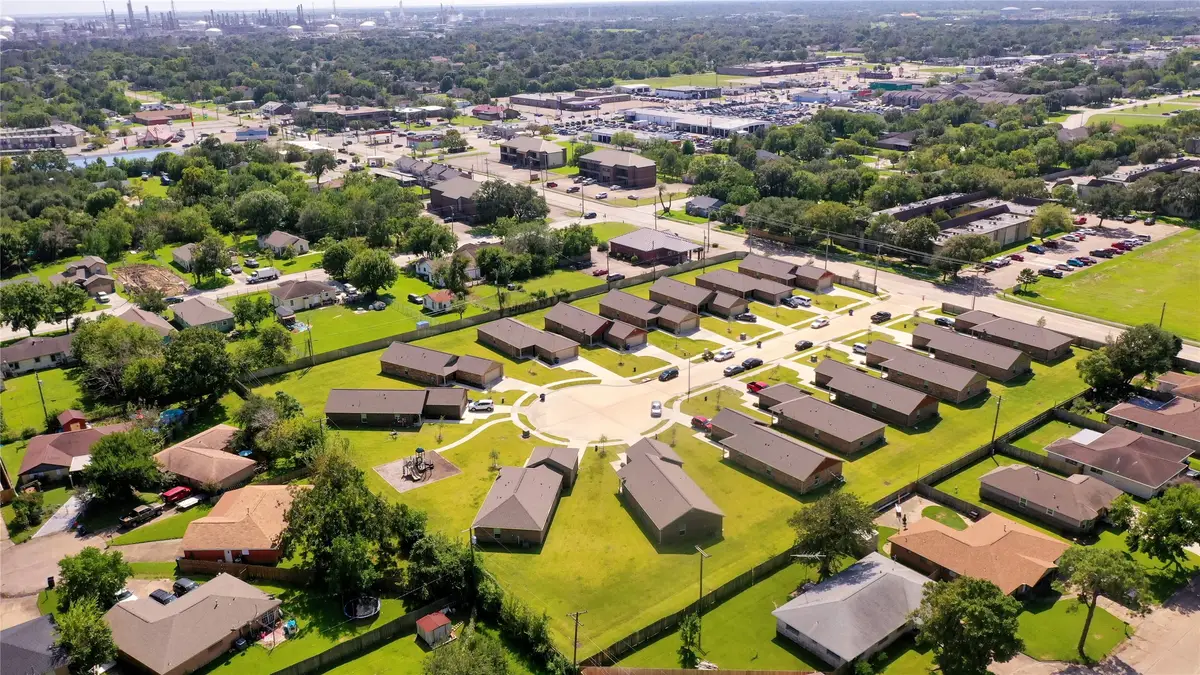 2401 14th Avenue N, Texas City, TX 77590 - Image #1