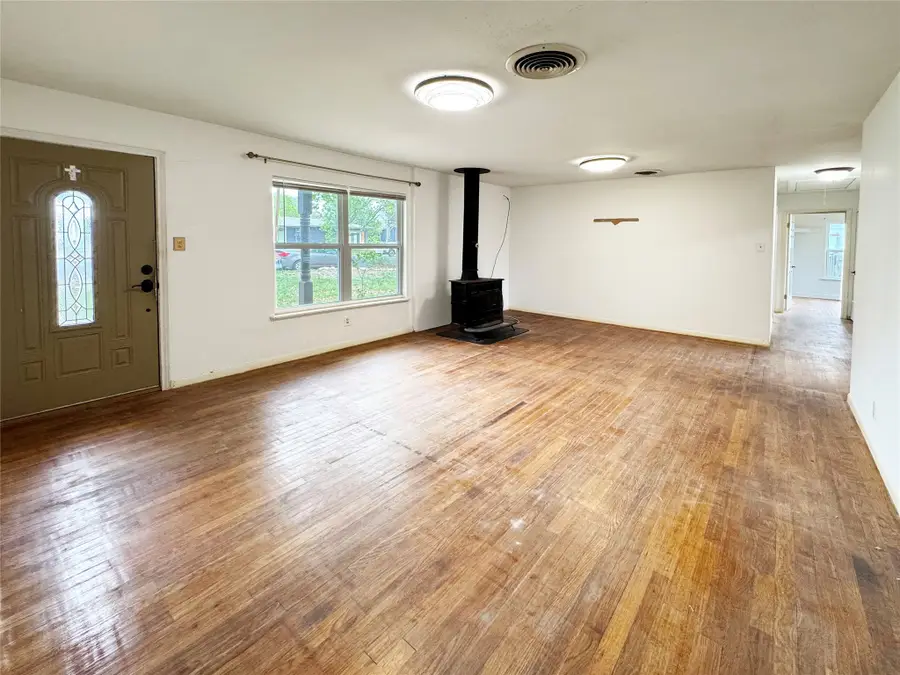 327 W Mulberry Street, Fredericksburg, TX 78624 - Image #3