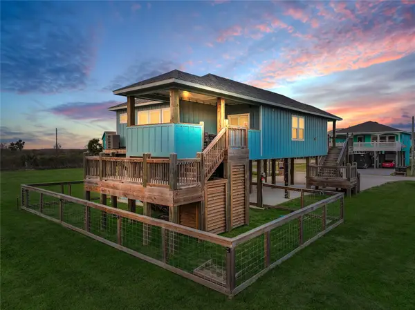 985 B Gulf Road, Crystal Beach, TX 77650