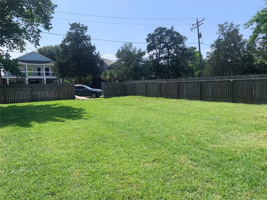 411 Lakeside Drive, Kemah, TX 77565 - Image #2