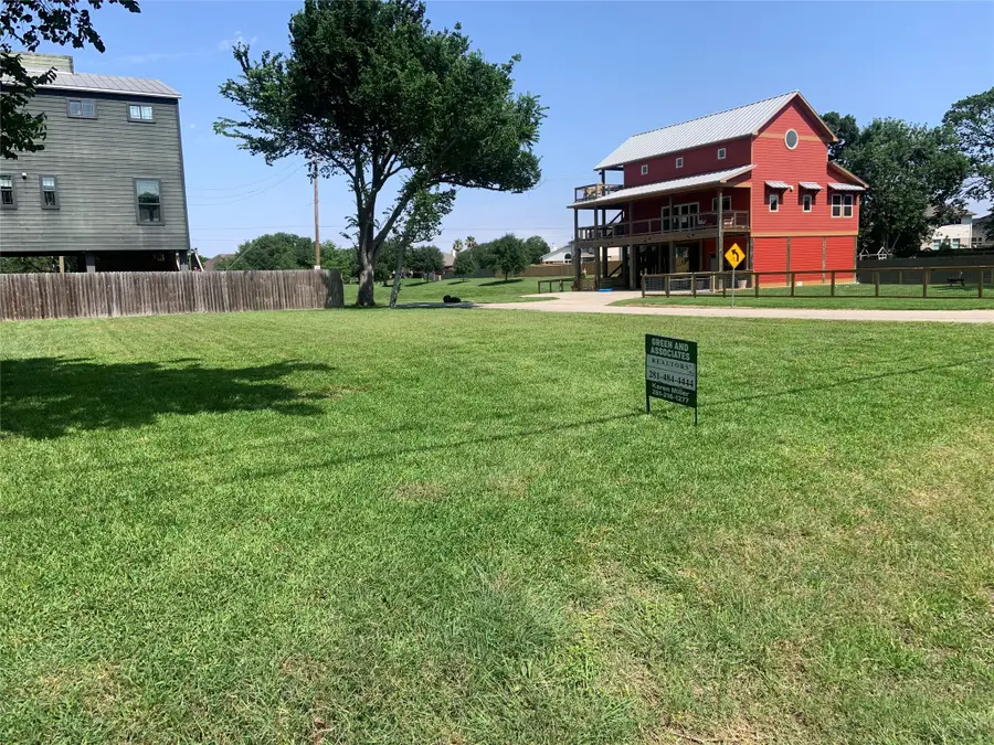 411 Lakeside Drive, Kemah, TX 77565 - Image #3