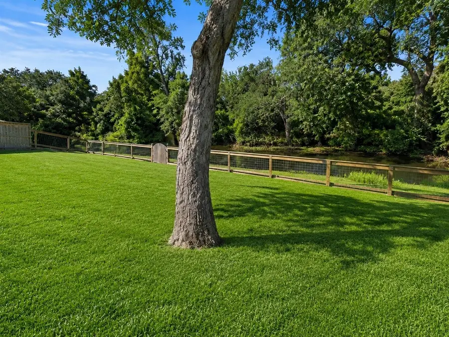 202 Creekside Lane, Lake Jackson, TX 77566 - #2