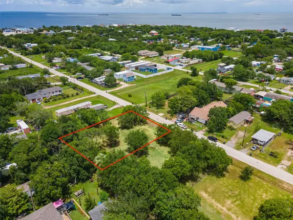 410 7th Street, San Leon, TX 77539