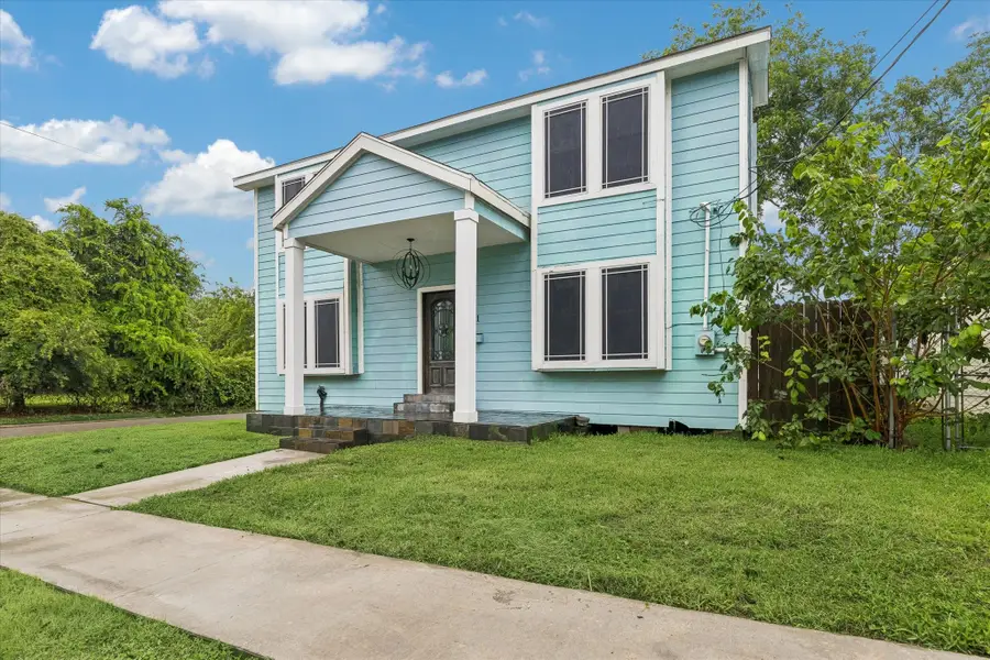 601 W Cleveland Street, Baytown, TX 77520 - #2