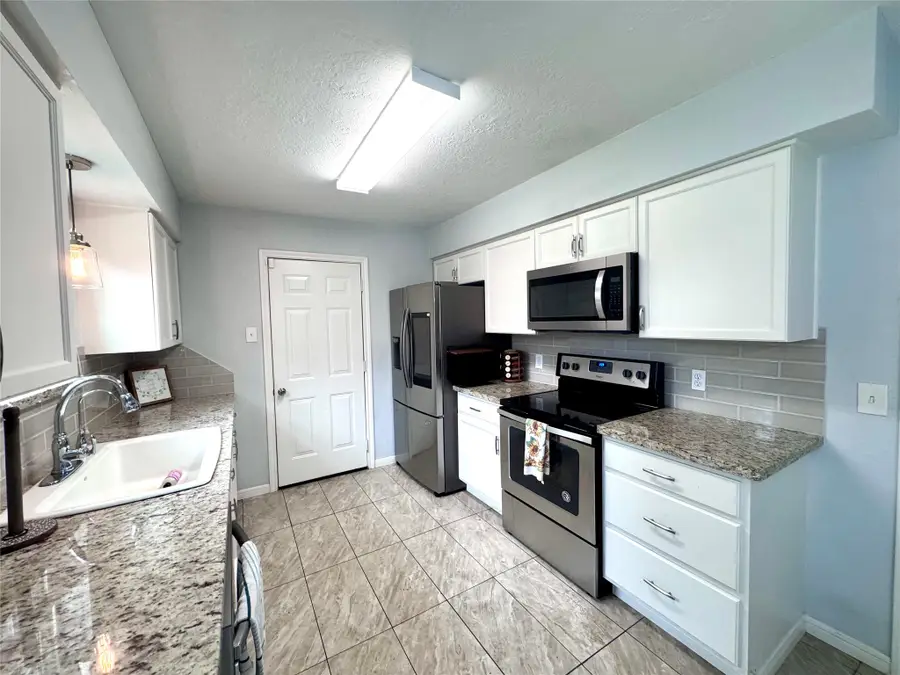 2809 La Mesa Street, Bay City, TX 77414 - #2