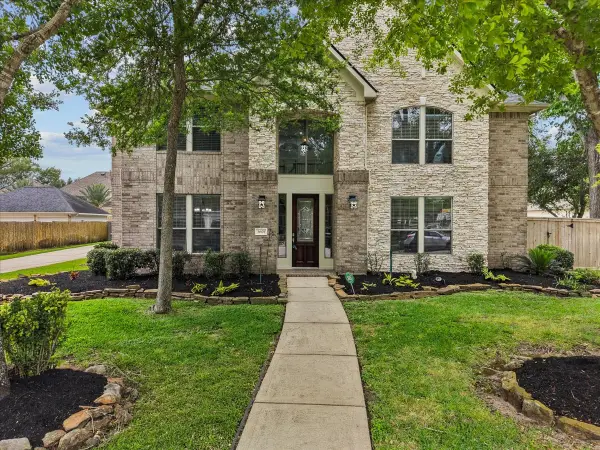 3601 Kingston Drive, Friendswood, TX 77546