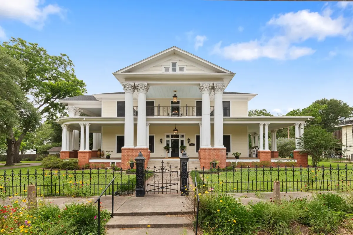 401 N Walnut Avenue Avenue, Eagle Lake, TX 77434 - #1