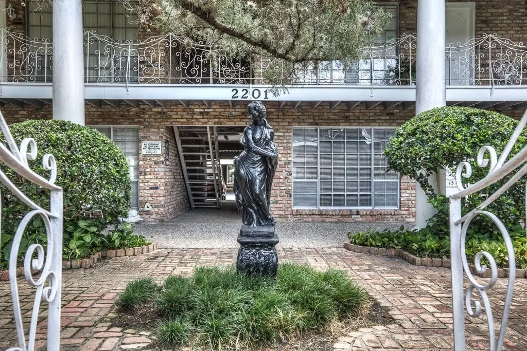 2201 Fountain View Drive #14J, Houston, TX 77057 - Image #1