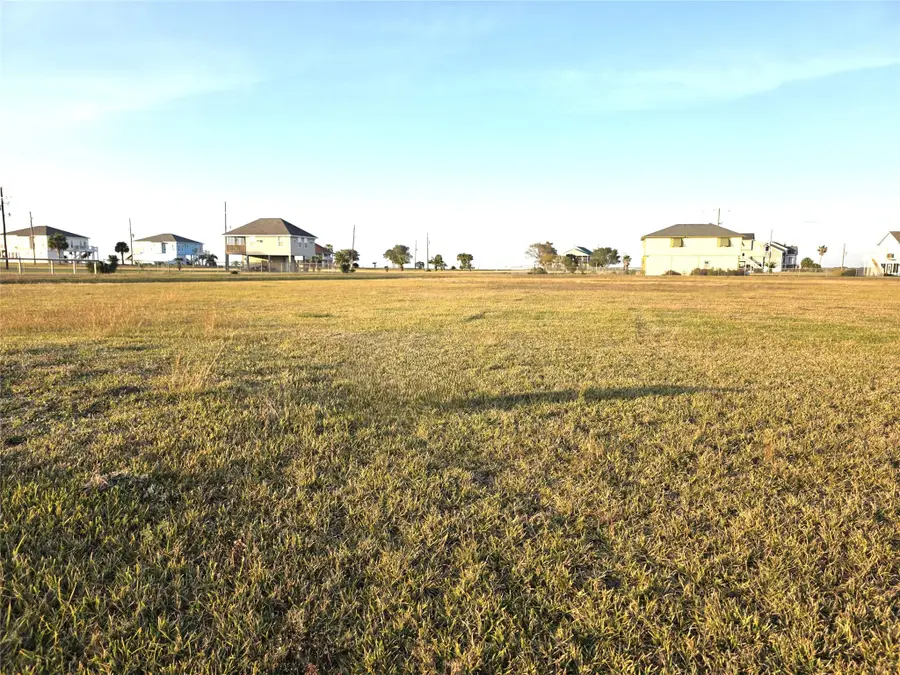 1 Mockingbird Lane, Anahuac, TX 77514 - #2