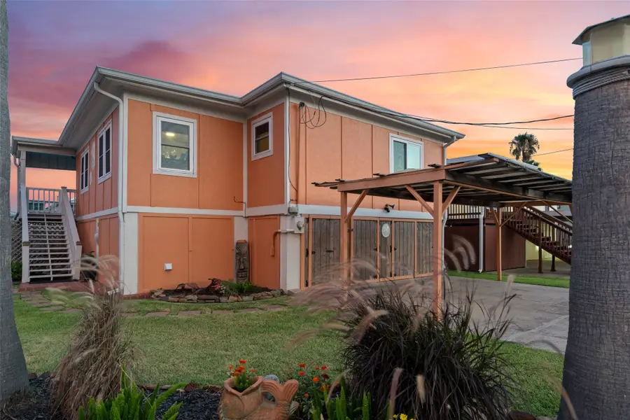 12 Highland Drive, Hitchcock, TX 77563 - Image #2