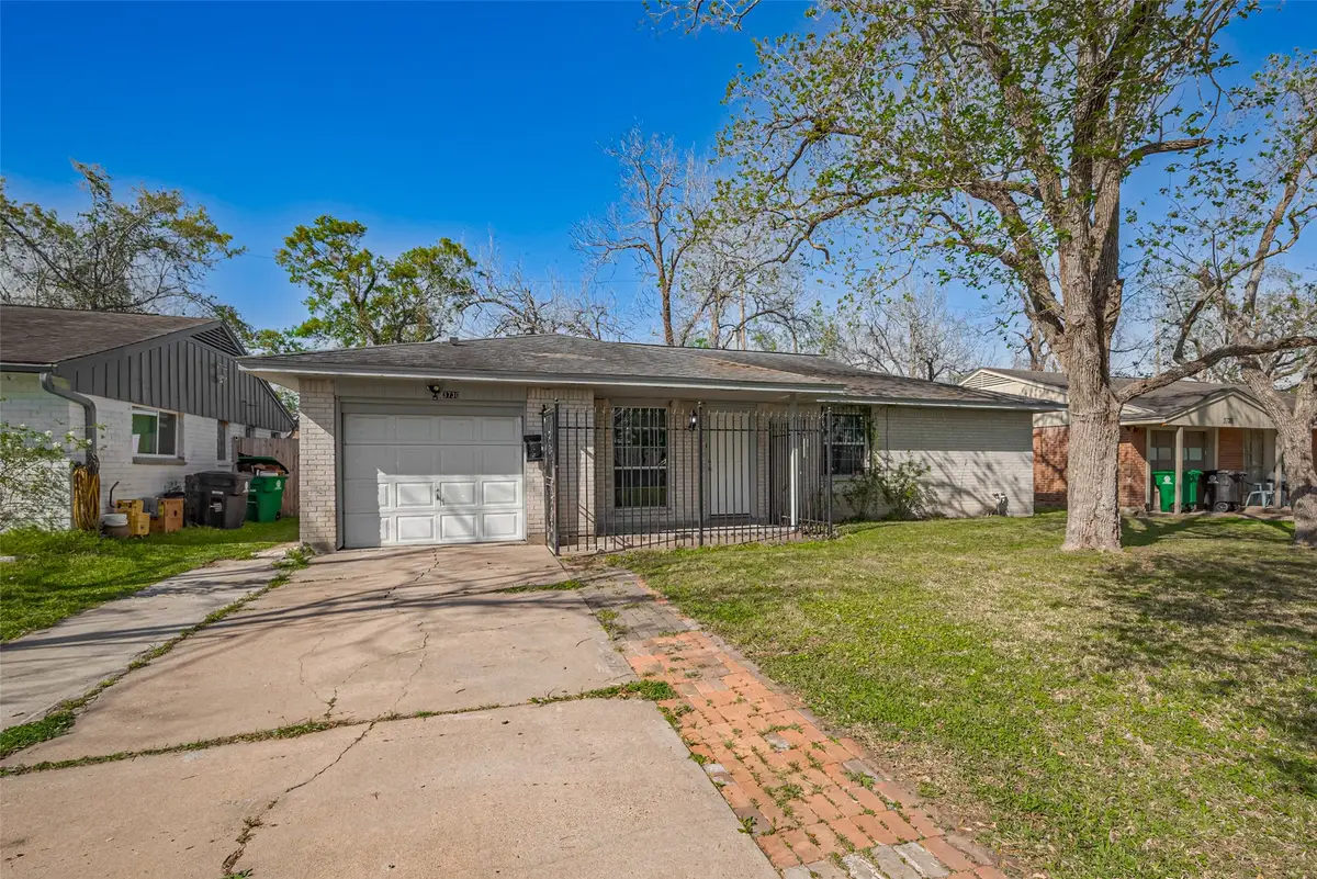 3730 Darlinghurst Drive, Houston, TX 77045 - Image #1
