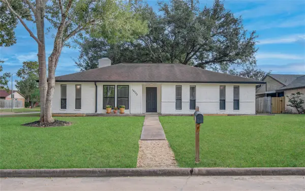 16703 Hibiscus Lane, Friendswood, TX 77546