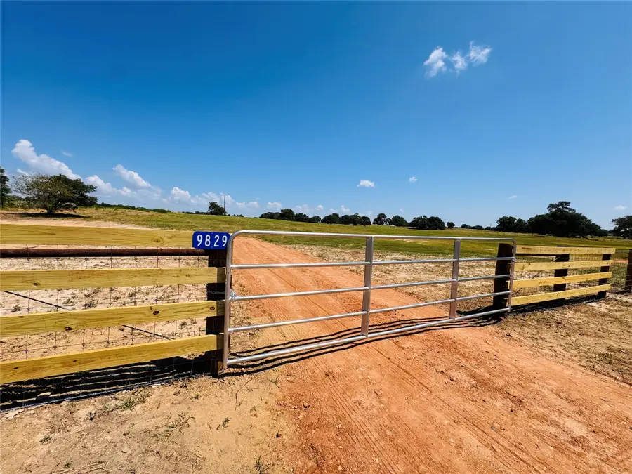 9829 W Us 90, Schulenburg, TX 78956 - #2