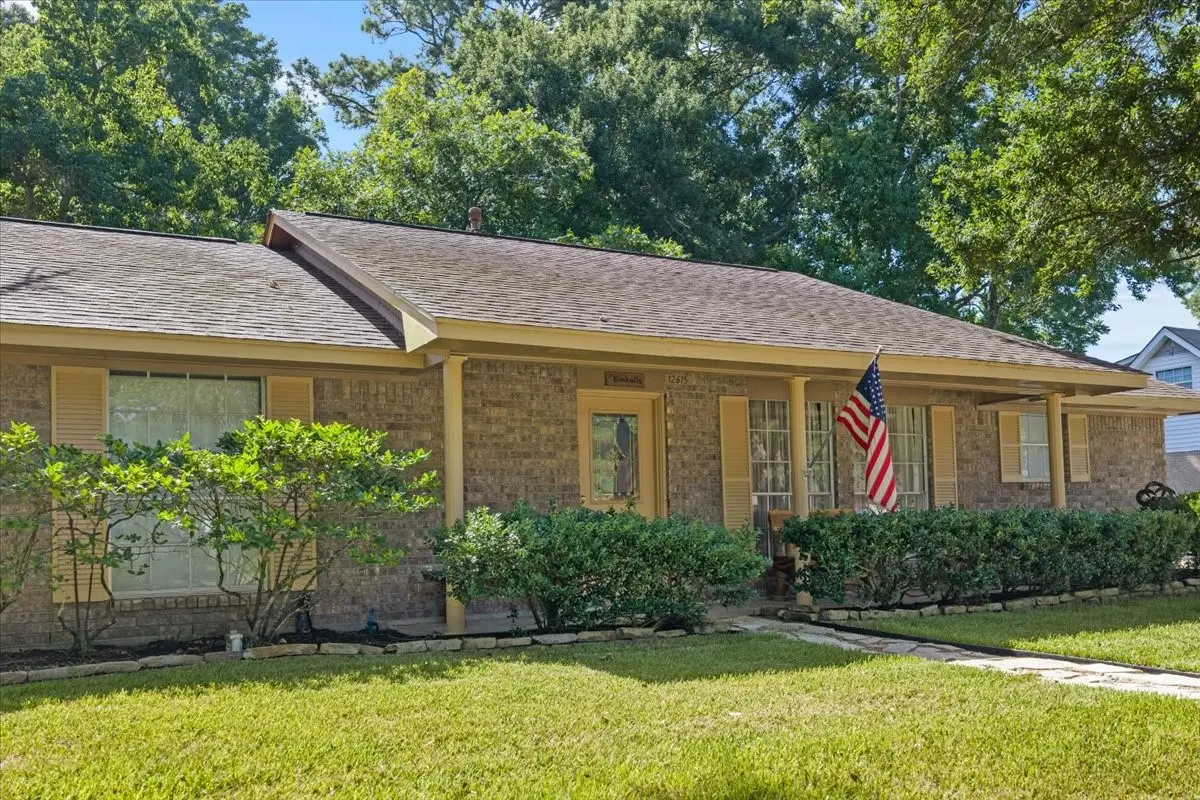 12615 Old River Drive, Monterey Belvieu, TX 77523 - #1