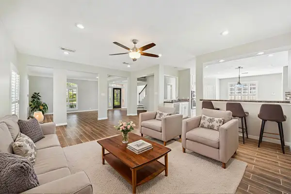 2006 Ravens Crest Drive, Sugar Land, TX 77478