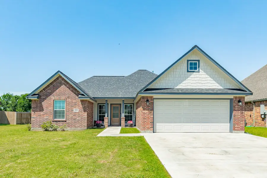 326 Yorktown Avenue, Clute, TX 77531 - Image #2