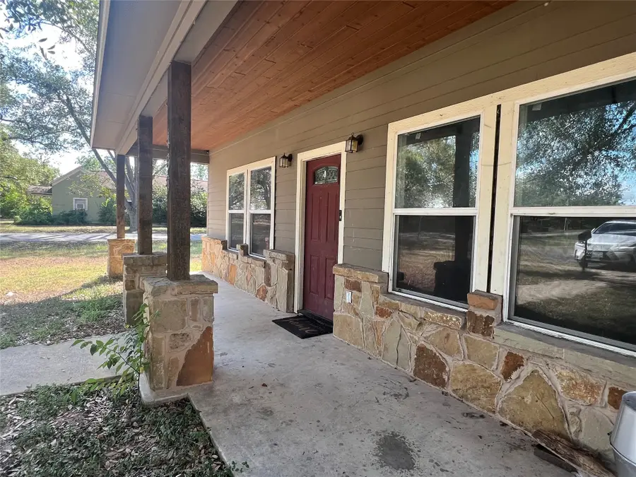 406 San Jacinto Street, Smithville, TX 78957 - Image #2