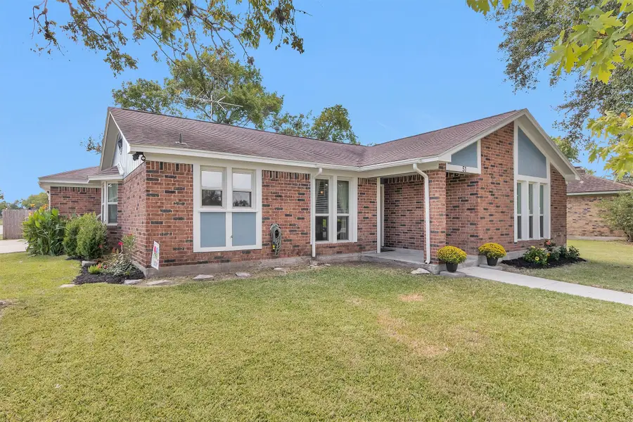 51 Lotus Court, Lake Jackson, TX 77566 - Image #3