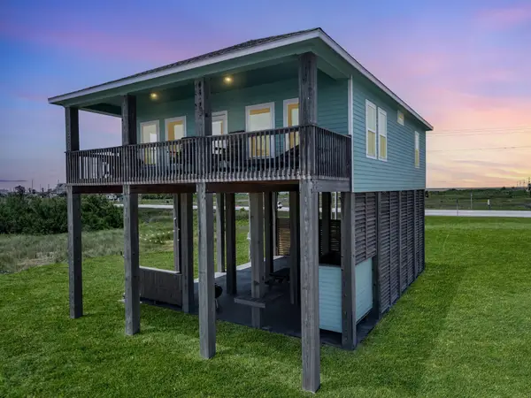 996 Alicia Drive, Gilchrist, TX 77617