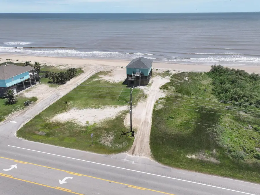 996 Alicia Drive, Gilchrist, TX 77617 - Image #2