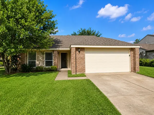 325 Old Course Drive, Friendswood, TX 77546