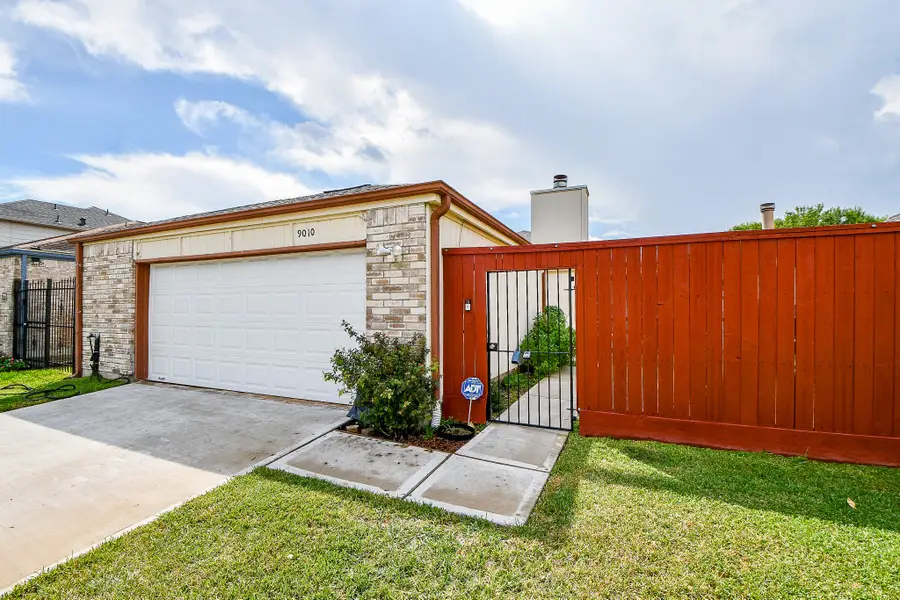 9010 Ketchwood Drive, Houston, TX 77099 - Image #2