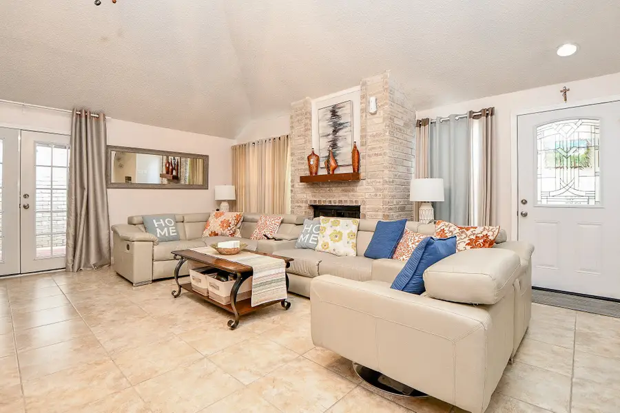 9010 Ketchwood Drive, Houston, TX 77099 - Image #3