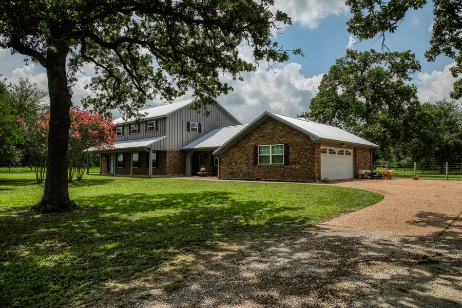 528 E Us Highway 290 Highway, Carmine, TX 78932 - Image #2