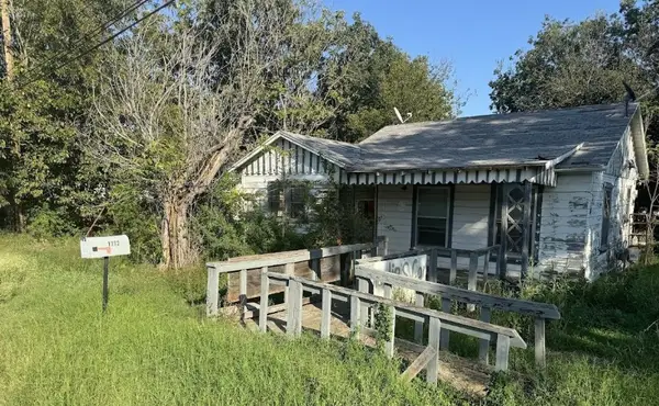 1112 N Austin Street, Comanche, TX 76442