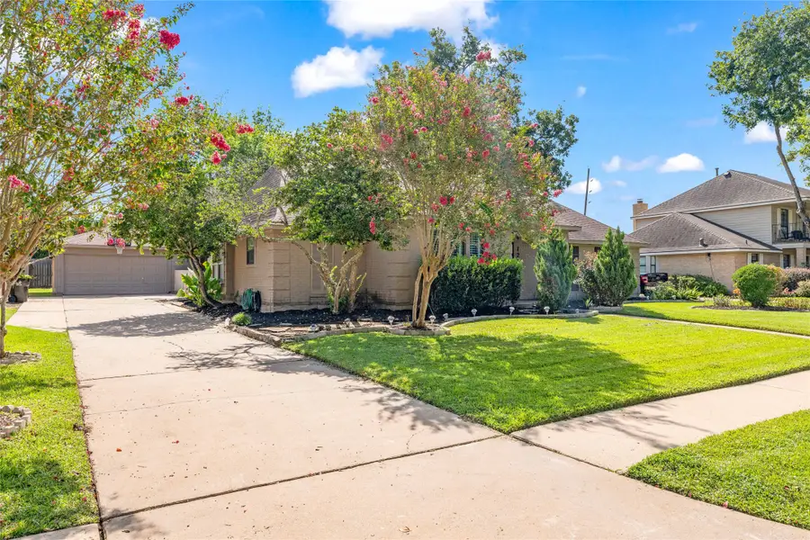 1207 Bittersweet Drive, Richmond, TX 77406 - Image #3