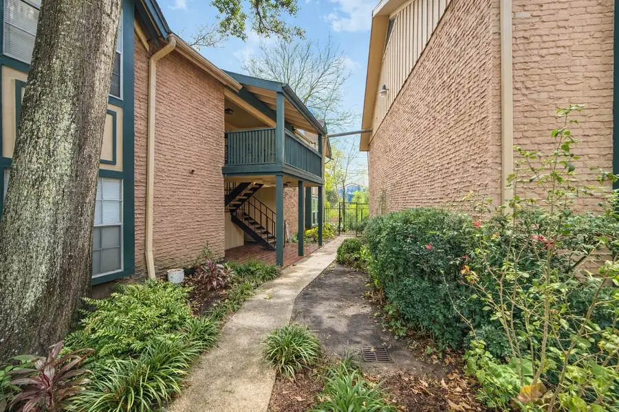 8223 Kingsbrook Road #215, Houston, TX 77024 - Image #2