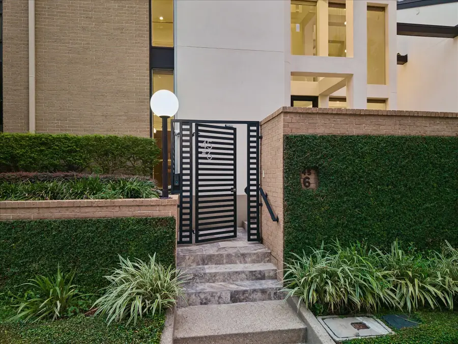 45 Briar Hollow #6, Houston, TX 77027 - #2