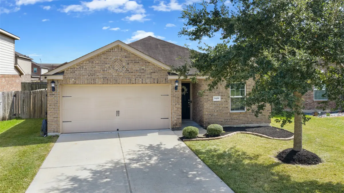 9439 Gold Mountain Drive, Rosharon, TX 77583 - #1