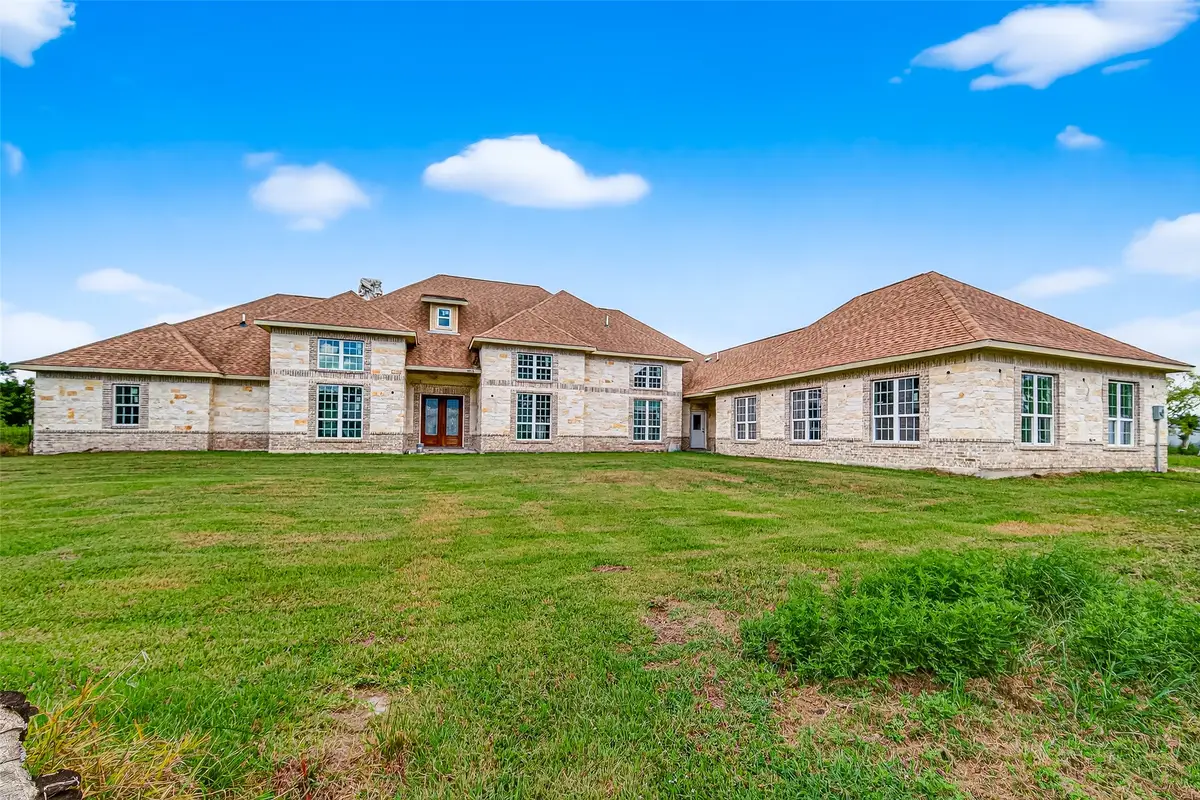 1013 Battlebell Road, Highlands, TX 77562 - Image #1